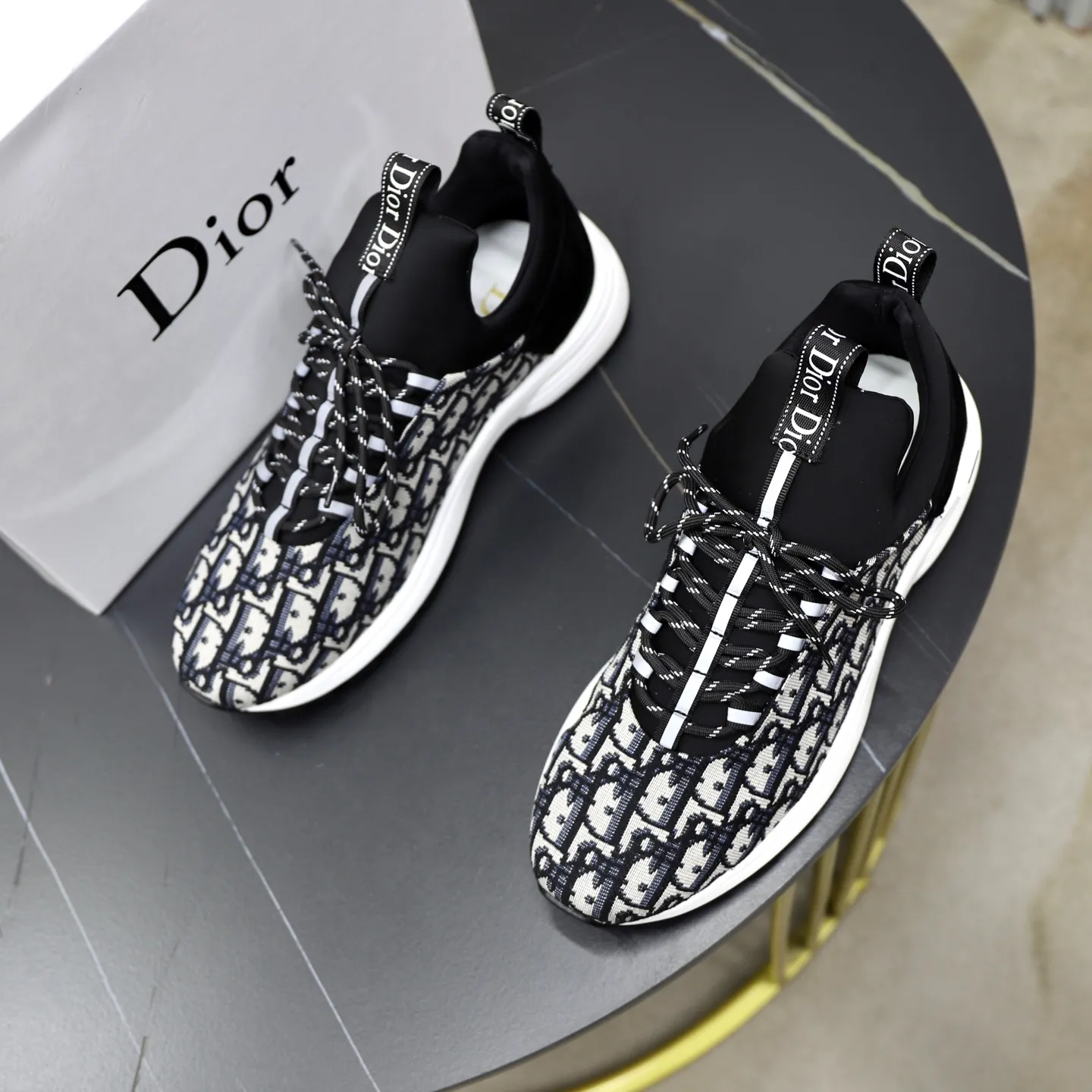 Ex-factory price: 440💰🙅‍♂️🙅‍♂️🙅‍♂️ Brand: Dior DIOR Standard code: 38-44 (45 customized) Grade: Same as the official website Material: Original material splicing Comfortable and breathable lining Lightweight and wear-resistant sports outsole Style category: Men's fashionable casual shoes Running sneakers Distinguished luxury brand elements Top luxury Color: actual picture color